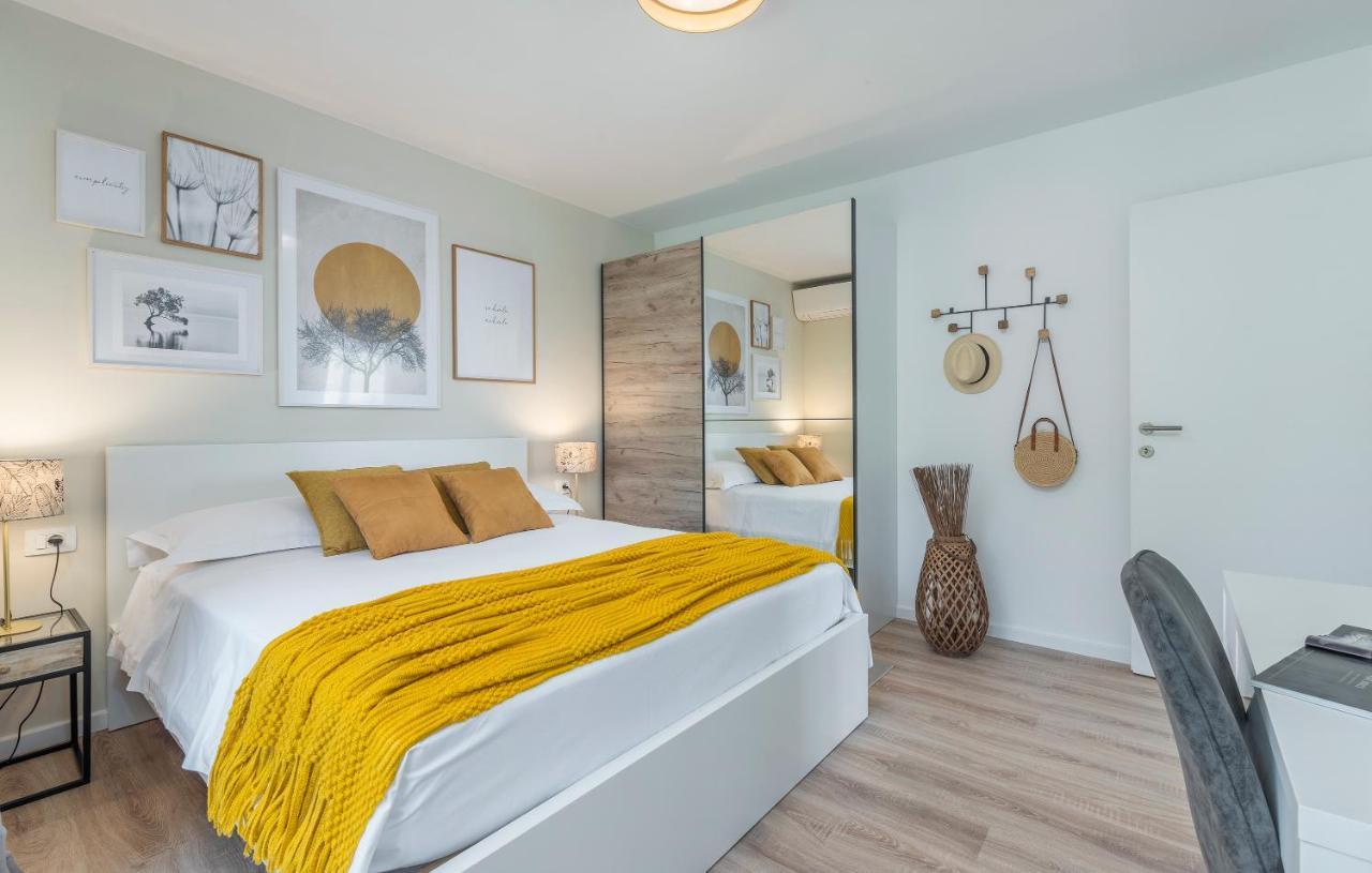 Just Renovated Stylish 2 Bedrooms Apartment Only A Few Steps From The Beach! Novigrad Istria Dış mekan fotoğraf