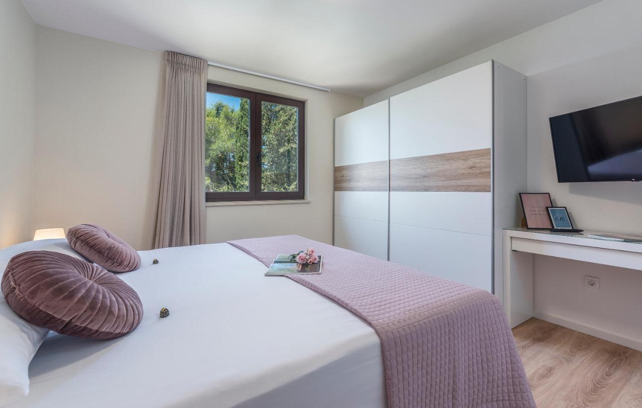 Just Renovated Stylish 2 Bedrooms Apartment Only A Few Steps From The Beach! Novigrad Istria Dış mekan fotoğraf