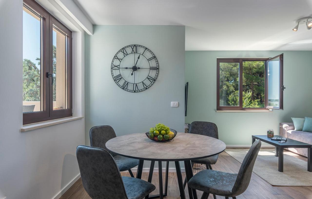 Just Renovated Stylish 2 Bedrooms Apartment Only A Few Steps From The Beach! Novigrad Istria Dış mekan fotoğraf