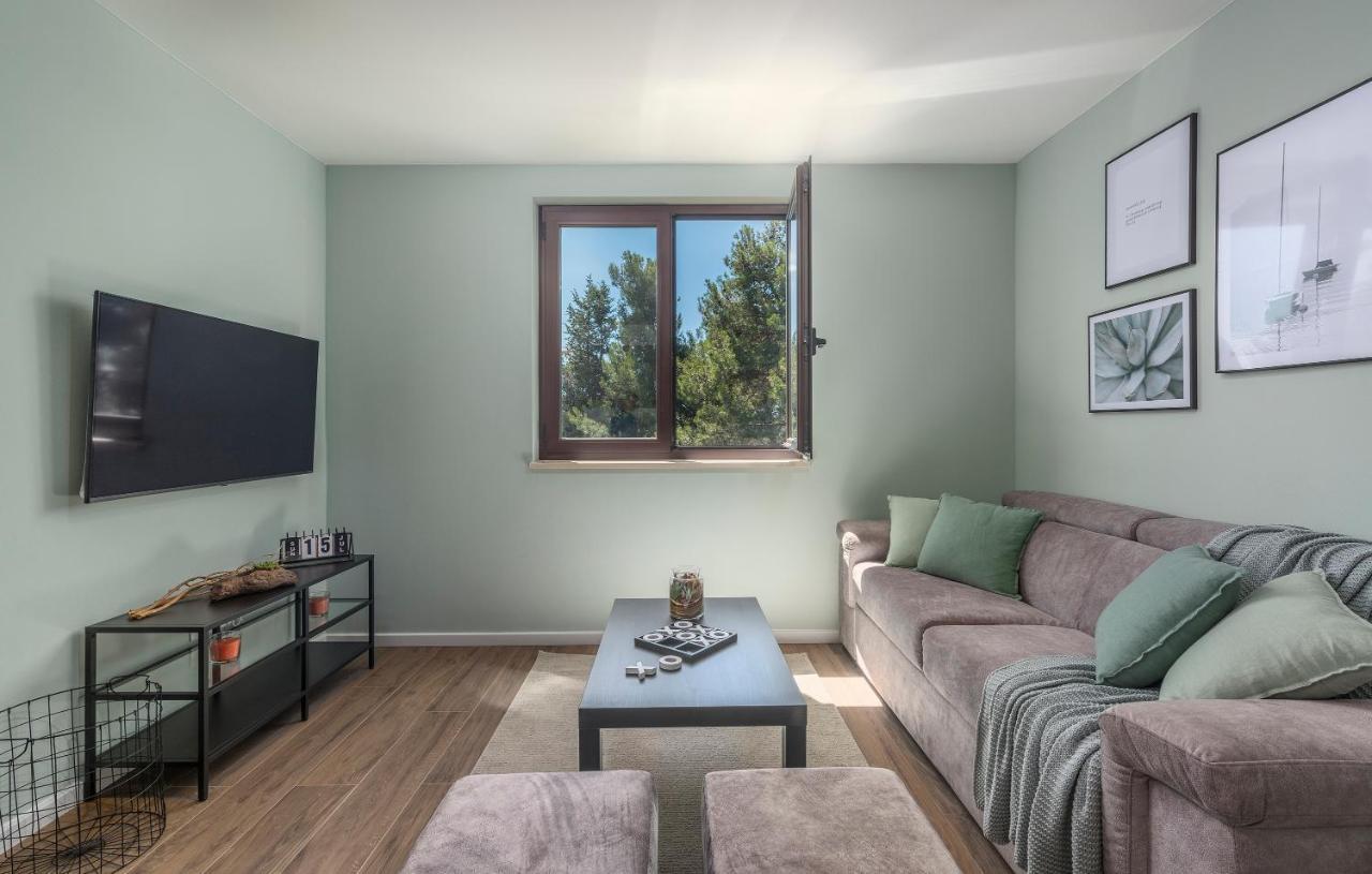 Just Renovated Stylish 2 Bedrooms Apartment Only A Few Steps From The Beach! Novigrad Istria Dış mekan fotoğraf